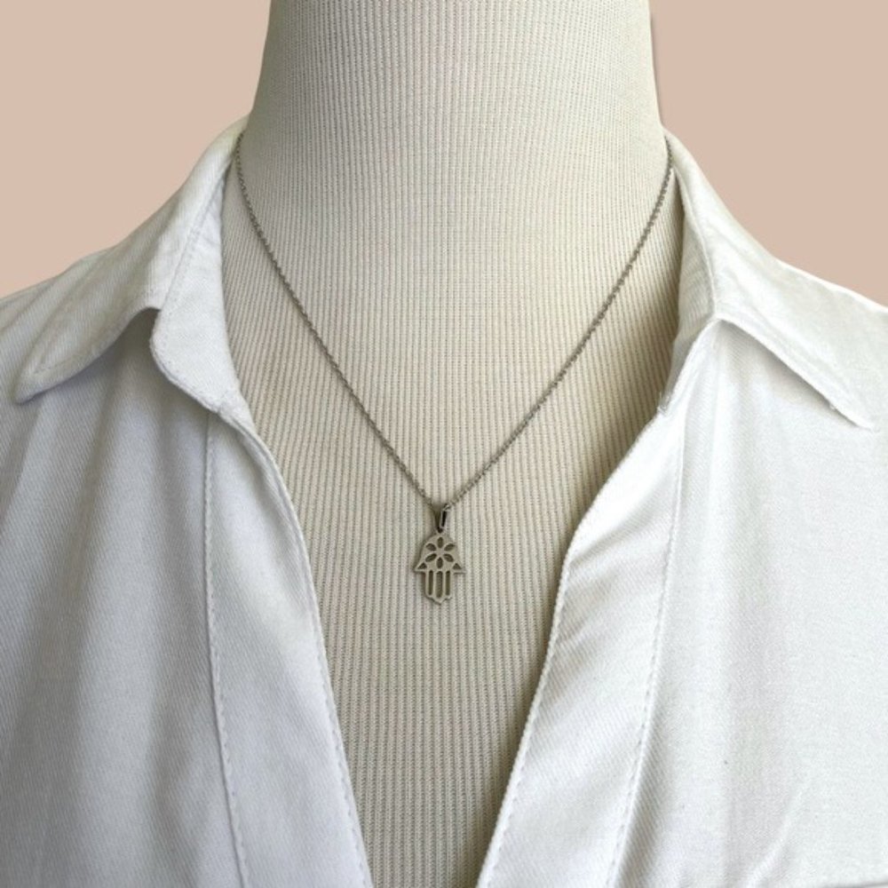 25% OFF BUNDLES🧡 Dainty Hamsa Flower Necklace